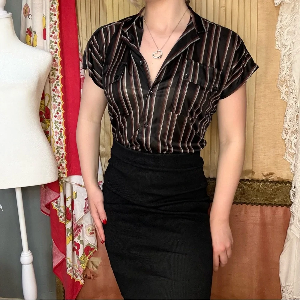 Vintage 1960’s Elegant Striped Button-Down Shirt - Picture 5 of 8